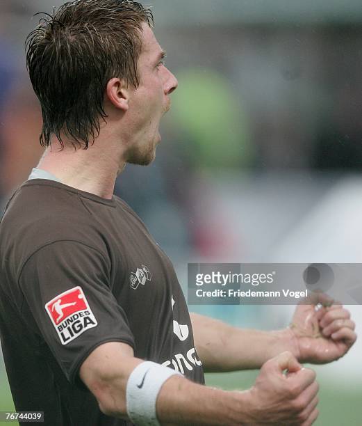 Marvin Braun of St.Pauli celebrates scoring the second goal during the Second Bundesliga match between FC St.Pauli and Kickers Offenbach at the...