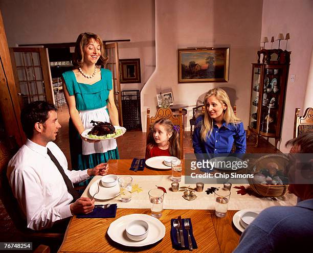 family with burnt chicken dinner - embarrased dad stockfoto's en -beelden