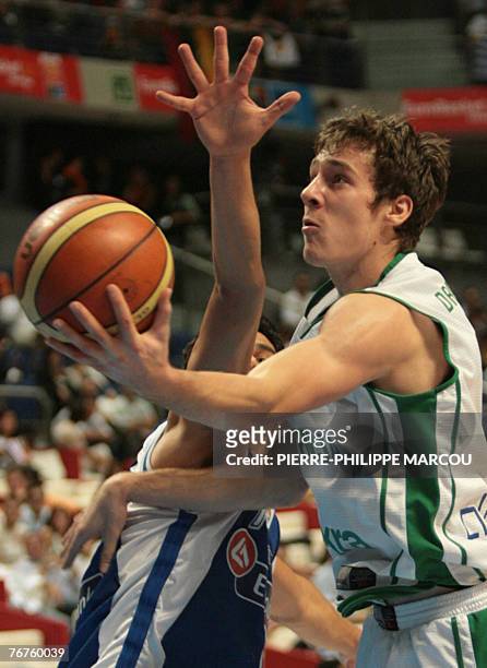 Slovenia's Goran Dragic shoots against Greece during a quarter-final match of the European Basketball Championships in Madrid, 14 September 2007. AFP...