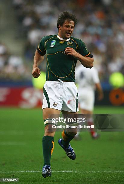 Bobby Skinstad of South Africa in action during the Rugby World Cup Pool A match between England and South Africa at the Stade de France on September...