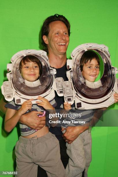 Steven Weber with sons Jack Weber and Alfie Weber at WIRED NextFest September 13, 2007 in Los Angeles, California.