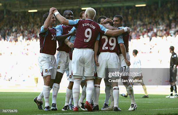 Matthew Etherington, Carlton Cole, Dean Ashton and Hayden Mullins of West Ham United celebrate the opening goal with goalscorer Lee Bowyer during the...