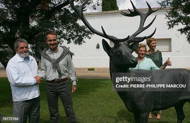 Brazilian President Luiz Inacio Lula da Silva shakes hands with Spanish Prime Minister Jose luis Rodriguez Zapatero as Lula's wife Marisa Leticia...