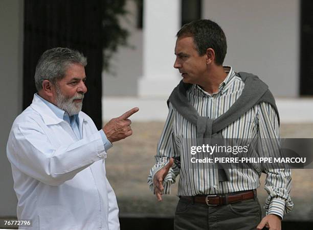 Brazilian President Luiz Inacio Lula da Silva chats with Spanish Prime Minister Jose luis Rodriguez Zapatero at the Quintos de Mora ranch near...