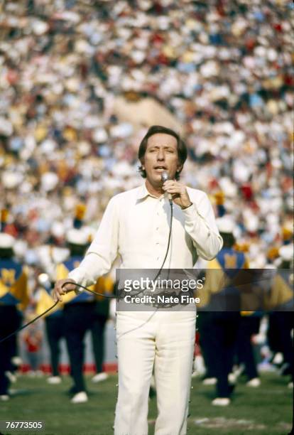 Singer Andy Williams performs during halftime in Super Bowl VII on January 14, 1973 at Los Angeles Memorial Coliseum.