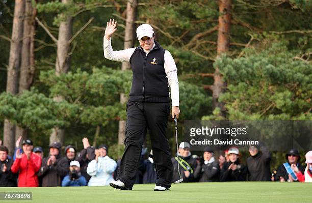 Becky Brewerton of Wales and the European Team makes a birdie at the eighth hole during the afternoon fourball matchess of the 2007 Solheim Cup, held...