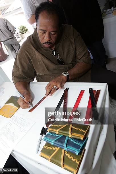 Actor Leslie David Baker poses during the gift lounge held at the Platinum Guild International Suite on September 15, 2007 in Los Angeles, California.