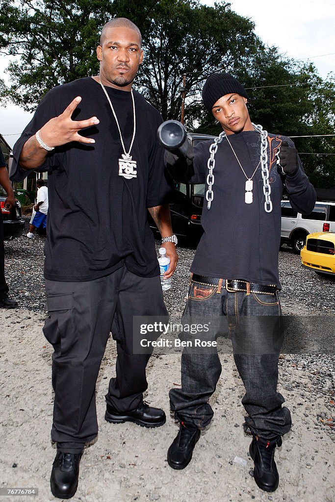 Alpmega Rapper Rapper Alfamega and rapper T.I. on the set of his video