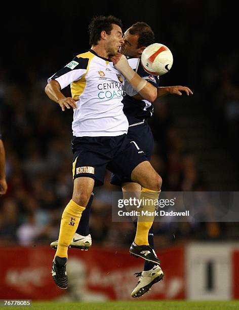 John Hutchinson of the Mariners contests a header with Kevin Muscat of the Victory during the round four A-League match between the Melbourne Victory...