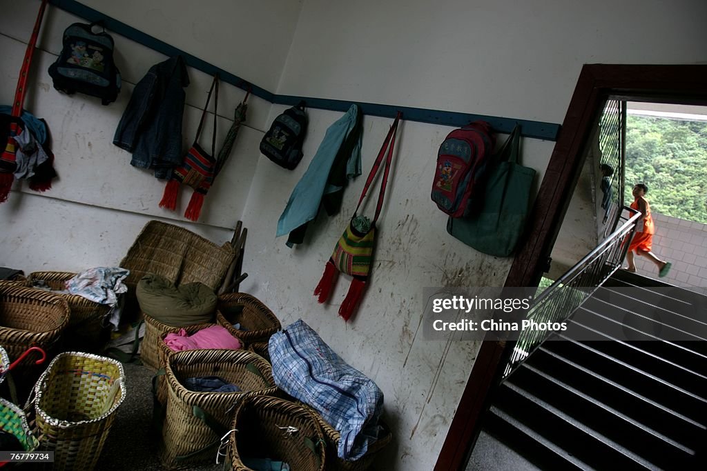 Elementary Students Use Zip-lines To Cross Nujiang River