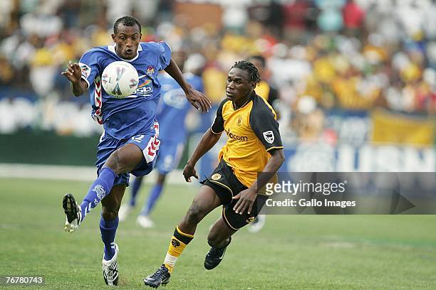 Fikru Tefera of Supersport United and Onismor Bhasera of Kaizer Chiefs fight for the ball during a PSL match between Supersport United and Kaizer...