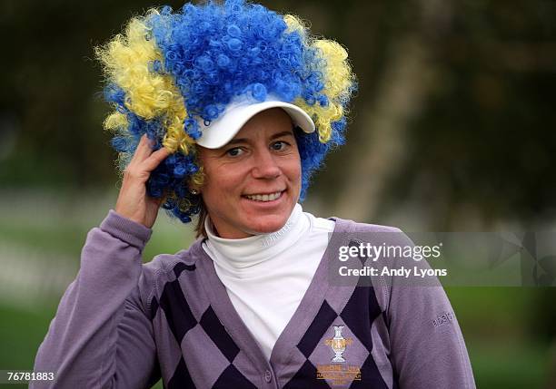 Annika Sorenstam of The European Team poses with the wig that she wore during the closing ceremony of the Solheim Cup at Halmstad Golf Club September...
