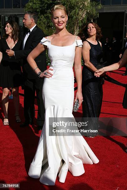 Actress Katherine Heigl arrives at the 59th Annual Primetime Emmy Awards at the Shrine Auditorium on September 16, 2007 in Los Angeles, California.