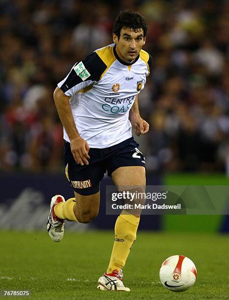 Mile Jedinak of the Mariners controls the ball during the round four A-League match between the Melbourne Victory and the Central Coast Mariners at...