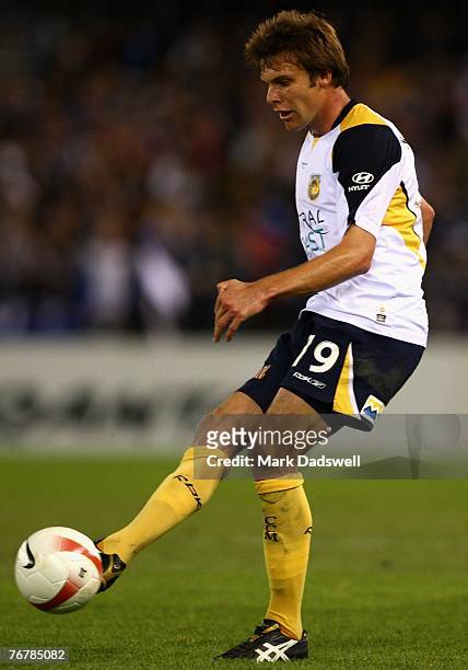 Adam Kwasnik of the Mariners controls the ball during the round four A-League match between the Melbourne Victory and the Central Coast Mariners at...