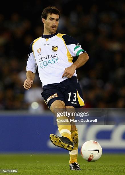 Tony Vidmar of the Mariners controls the ball during the round four A-League match between the Melbourne Victory and the Central Coast Mariners at...