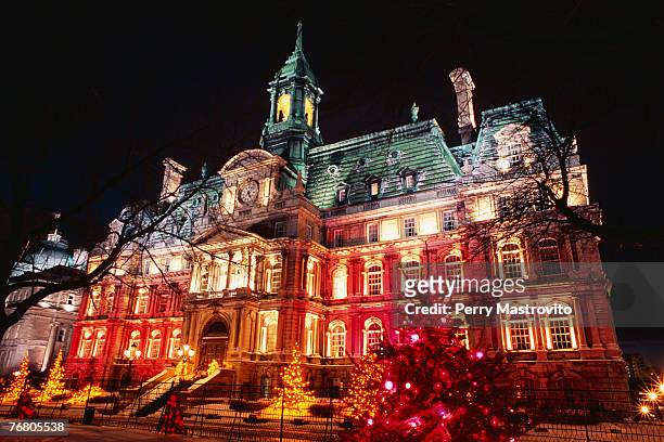 city hall with illuminated christmas trees, quebec, canada - place jacques cartier - fotografias e filmes do acervo