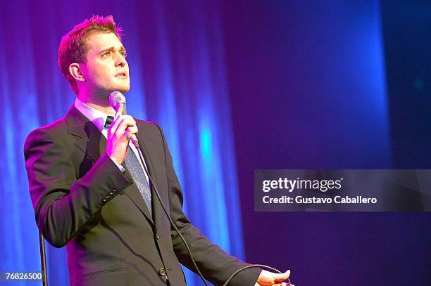 Michael Buble performs at the 106.7 Lite fm "One Night With Lite" Concert at Wamu Theater of Madison Square Garden September 17, 2007 in New York.