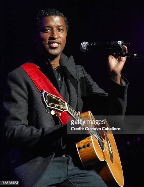 Singer Babyface performs at the 106.7 Lite fm "One Night With Lite" Concert at Wamu Theater of Madison Square Garden September 17, 2007 in New York.