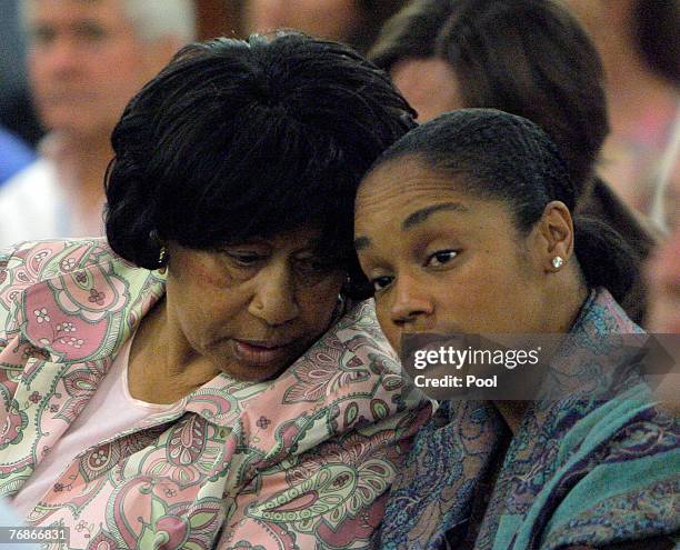 Simpson's sister Mattie Shirley Simpson Baker and daughter Arnelle Simpson attend the former football star's court appearance on charges which...