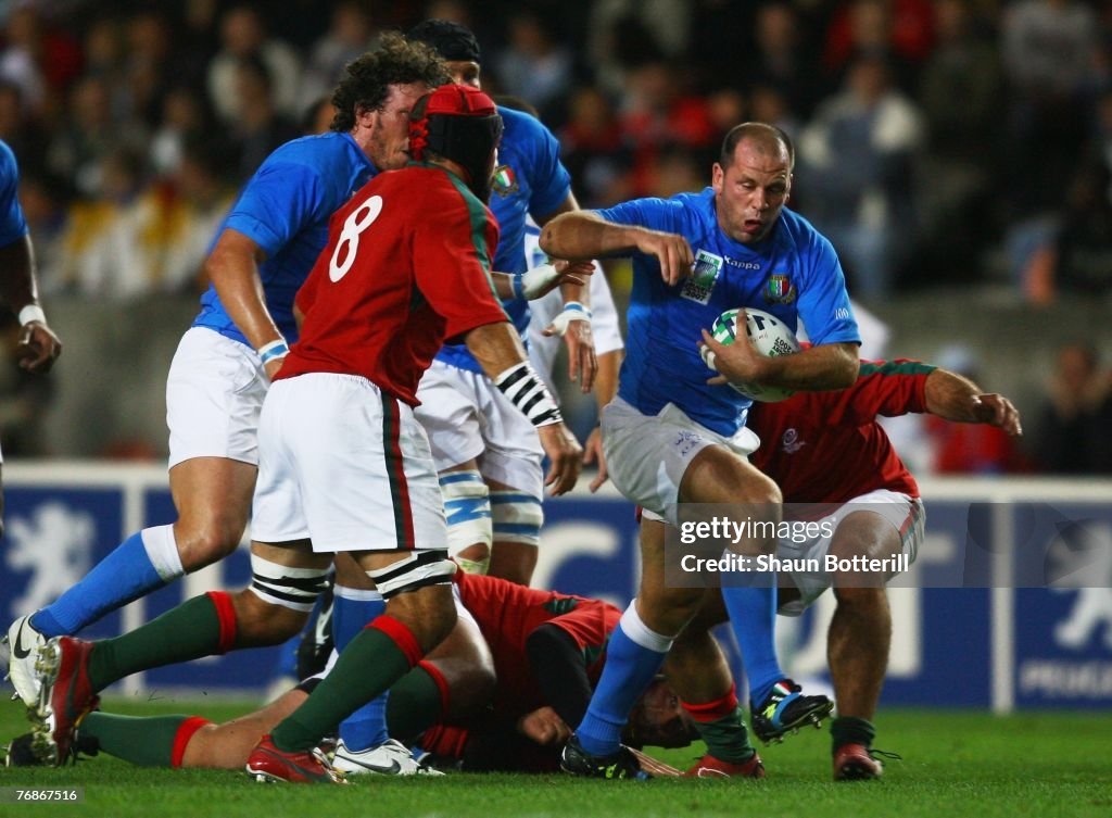 Troncon Rugby Alessandro Troncon of Italy charges upfield during the Rugby World ...