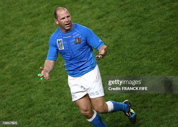 Troncon Rugby Scrum Half Alessandro Troncon Photos and Premium High Res Pictures ...