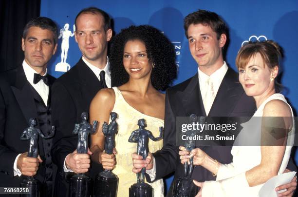 George Clooney, Anthony Edwards, Gloria Reuben, Noah Wyle, and Laura Innes