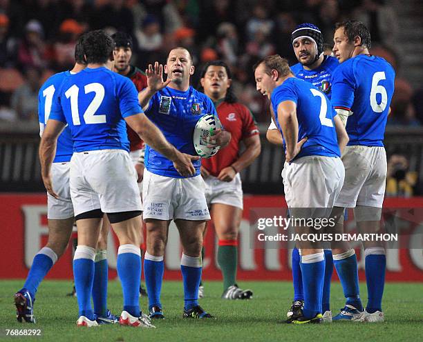 Troncon Rugby 50 Scrum Half Alessandro Troncon Photos & High Res Pictures - Getty Images
