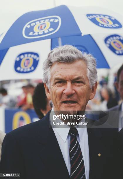 Australian prime minister Bob Hawke walks in the pit lane amongst the Formula One drivers ahead of the 1986 Australian Formula One Grand Prix at the...