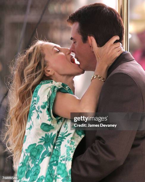 Actress Sarah Jessica Parker and actor Chris Noth on location for "Sex and the City: The Movie" September 19, 2007 in New York City.