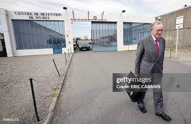 Olivier Metzner, the lawyer of French rock singer Bertrand Cantat, leaves the detention center, 20 September 2007, in Muret, central France, where...