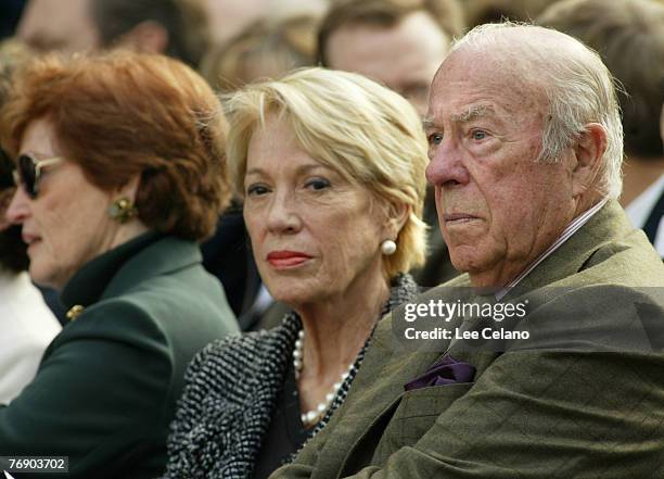 Izza Shultz George P Shultz Wife Photos and Premium High Res Pictures - Getty Images