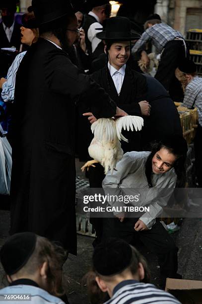 Kaparot Ritual 311 Swing Gates Stock Photos, High-Res Pictures, and Images - Getty Images