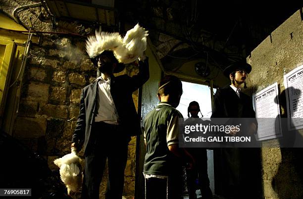 Kaparot Ritual Swing Gates Photos and Premium High Res Pictures - Getty Images