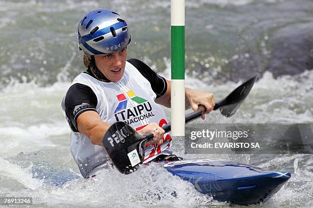 S Fiona Pennie competes during the women's K-1 qualifiers of the 2007 Slalom World Championships at the Itaipu Hydroelectric Power Plant, Foz do...