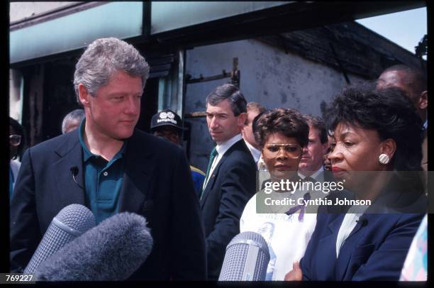 Presidential candidate Governor Bill Clinton stands with singer Dionne Warwick and US Representative Maxine Waters May 4, 1992 in Los Angeles, CA....