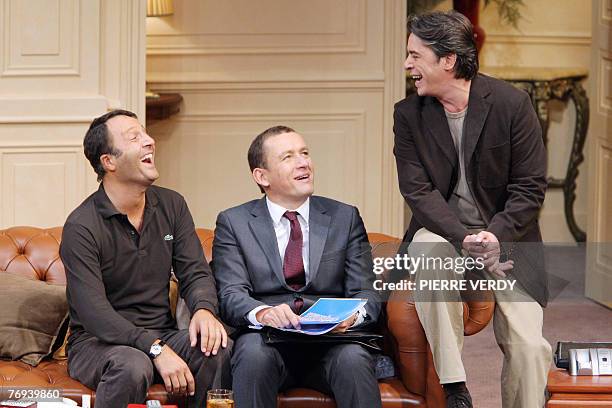 French actors Arthur , Dany Boon and Stephane Bierry perform during a rehearsal of the play "Le d?ner de Cons", 19 September 2007 at the Theatre de...