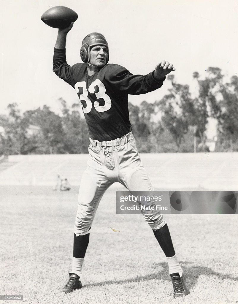 Sam Baugh Washington Redskins Hall of Fame quarterback Sammy Baugh in 1948. News ...