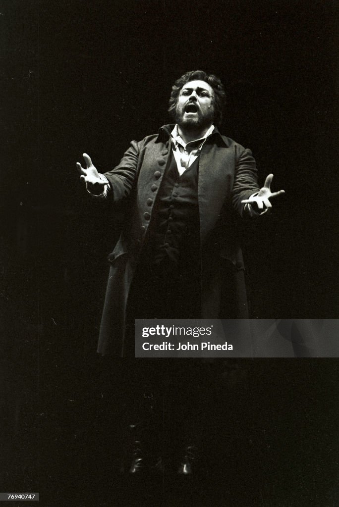 Pavarotti In 'Tosca'