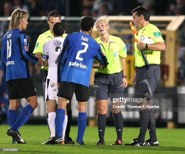 David Fall congratulates referee Bibiana Steinhaus while referee Carsten Kadach , Alexander Loebe , referee Marek Preuss and Francisco Copado look on...