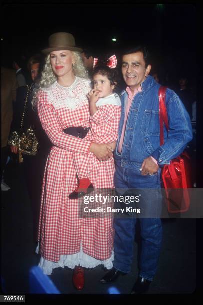 Casey Kasem poses with his wife, actress Jean Kasem, and their daughter at a Cirque du Soleil benefit show October 9, 1992 in Santa Monica, CA....