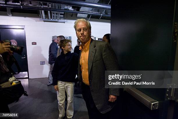 San Francisco Giants President and Managing General Partner Peter Magowan leaves after a press conference announcing the Giants will not bring Barry...