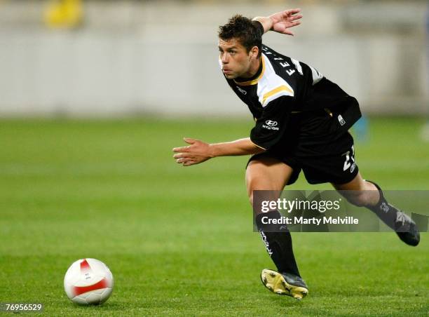 Felipe of the Phoenix heads up field during the round five A-League match between the Wellington Phoenix and Adelaide United at Westpac Stadium...