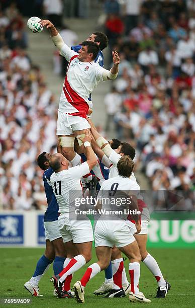 England captain Martin Corry battles for lineout ball during the Rugby World Cup 2007 Pool A match between England and Samoa at the Stade de la...