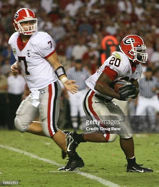 Running back Thomas Brown of the Georgia Bulldogs takes the hand-off from quarterback Matthew Stafford in the second quarter against the Alabama...