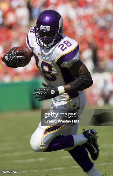 Adrian Peterson of the Minnesota Vikings looks for a place to run against the Kansas City Chiefs at Arrowhead Stadium on September 23, 2007 in Kansas...