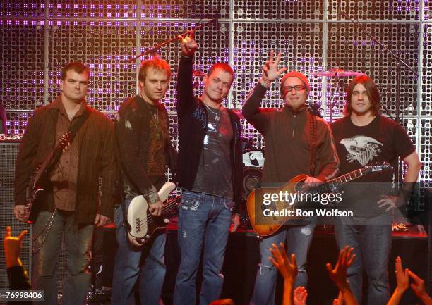 Chris Henderson, Todd Harrell, Brad Arnold, Matt Roberts and Greg Upchurch of 3 Doors Down