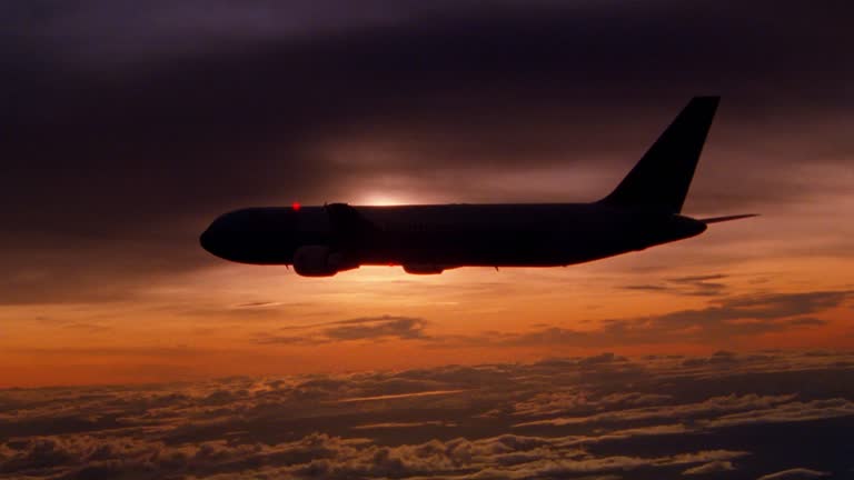 Flying Through 22,337 Plane Flying Through Clouds Stock Videos, Footage, & 4K Video ...