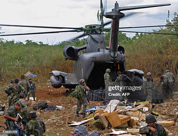 Mexican soldiers prepare to load the packages containing 3,3 tons of pure cocaine, found inside the Colombian "Golf Stream II" plane which crashed in...