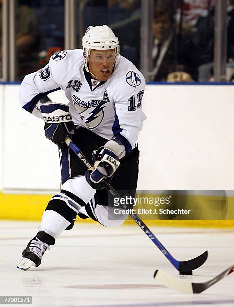 Brad Richards of the Tampa Bay Lightning skates against the Detroit Red Wings during a NHL pre-season game at the St. Pete Times Forum on September...